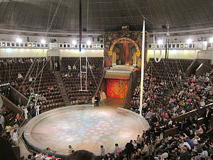 1213 dagboek 120604 circusgebouw Kiev binnen