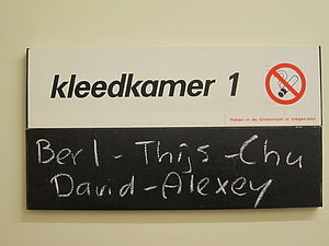 1213 dagboek 121225 kleedkamerbordje