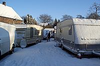 0910 dagboek 091221 caravans in sneeuw